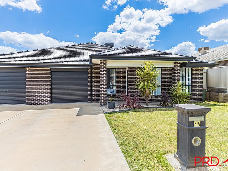 2/5A Lake Place, North Tamworth, NSW 2340