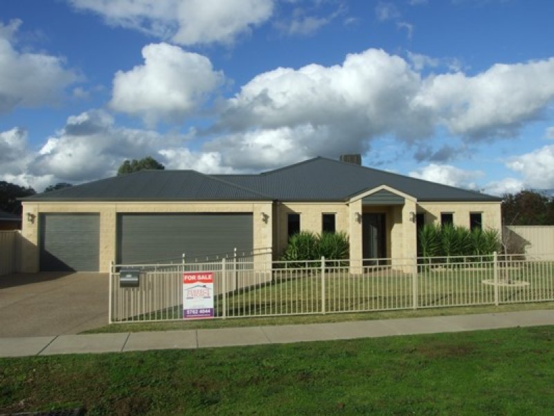 11 Olivers Road, Benalla, VIC 3672