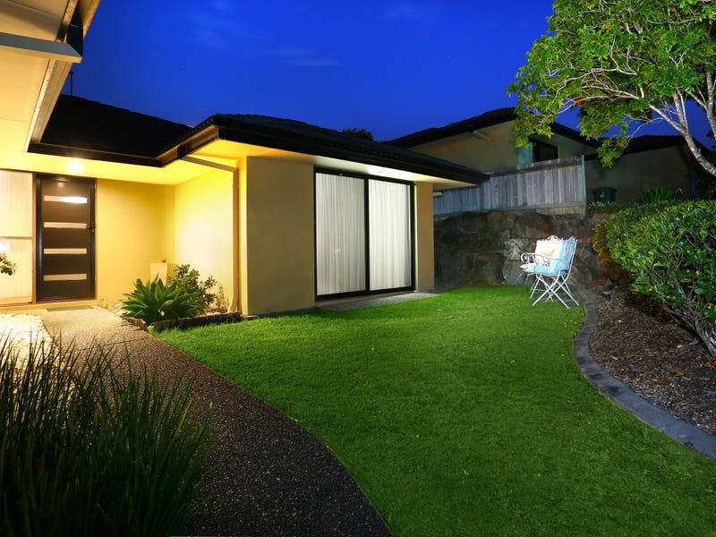 2/136 Pacific Pines Boulevard, Pacific Pines, QLD 4211