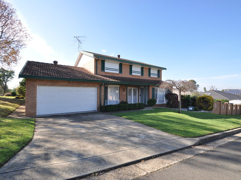 9 Blaxland Avenue, Luddenham, NSW 2745