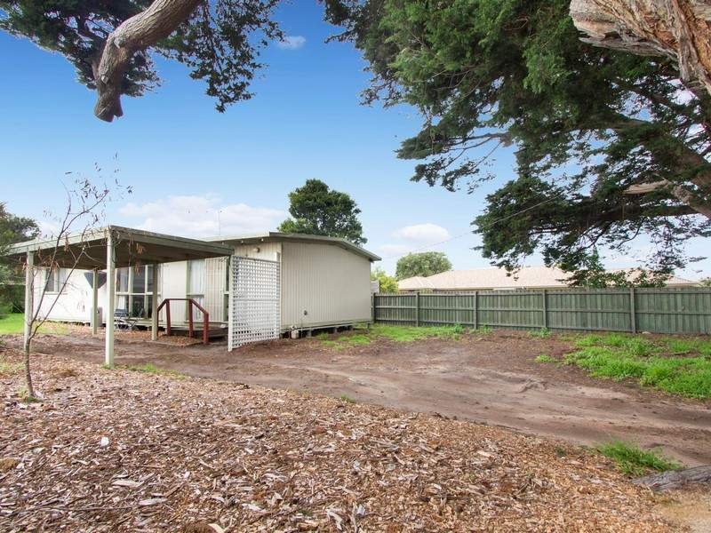 17 Ocean Street, Rosebud, Vic 3939 Property Details