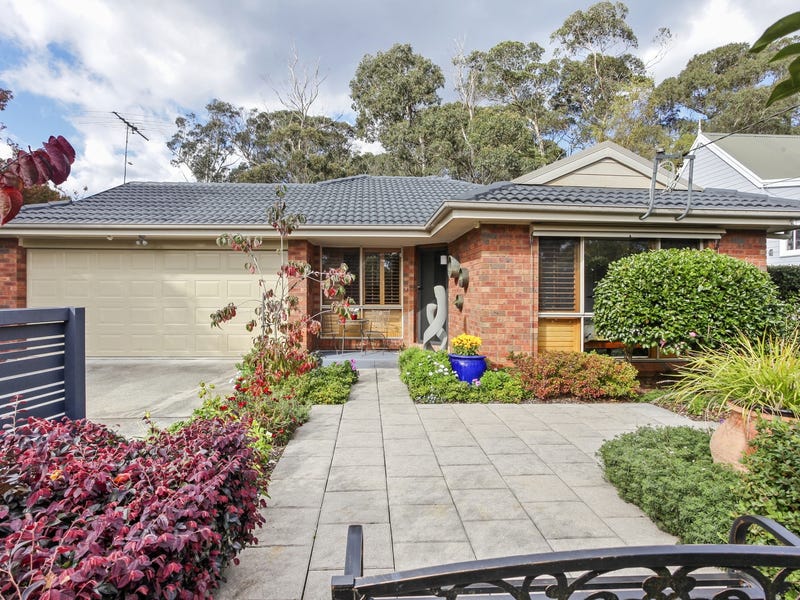 9 St Andrews Avenue, Blackheath, NSW 2785 Property Details