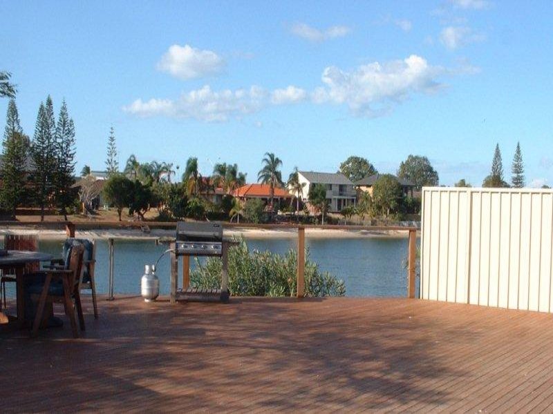 2 Weatherly Avenue, Mermaid Waters, QLD 4218