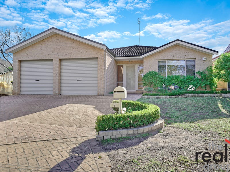 8 Outram Place, Currans Hill, NSW 2567