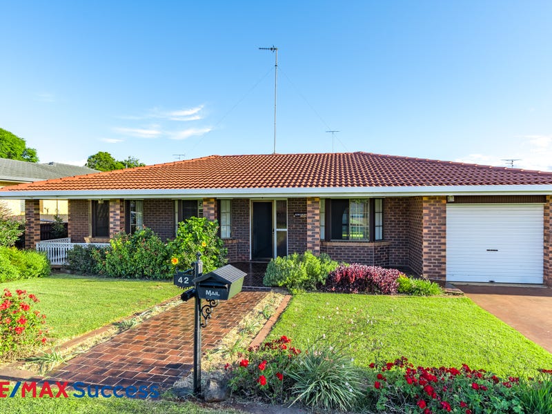 42 Kingsford Smith Drive, Wilsonton, QLD 4350