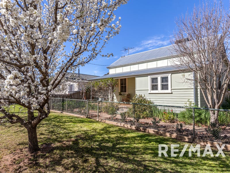 17 Wade Street, Coolamon, NSW 2701 House for Sale