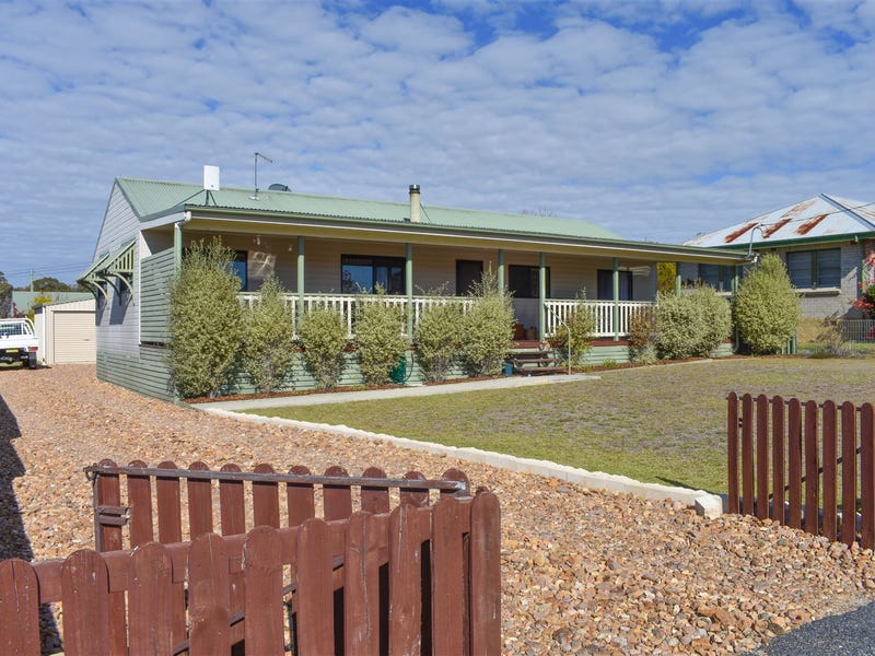 57 Douglas Street, Tenterfield, NSW 2372