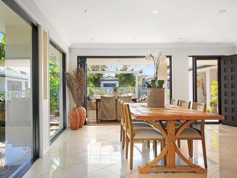 4 Mccleary Street, Bundall, QLD 4217