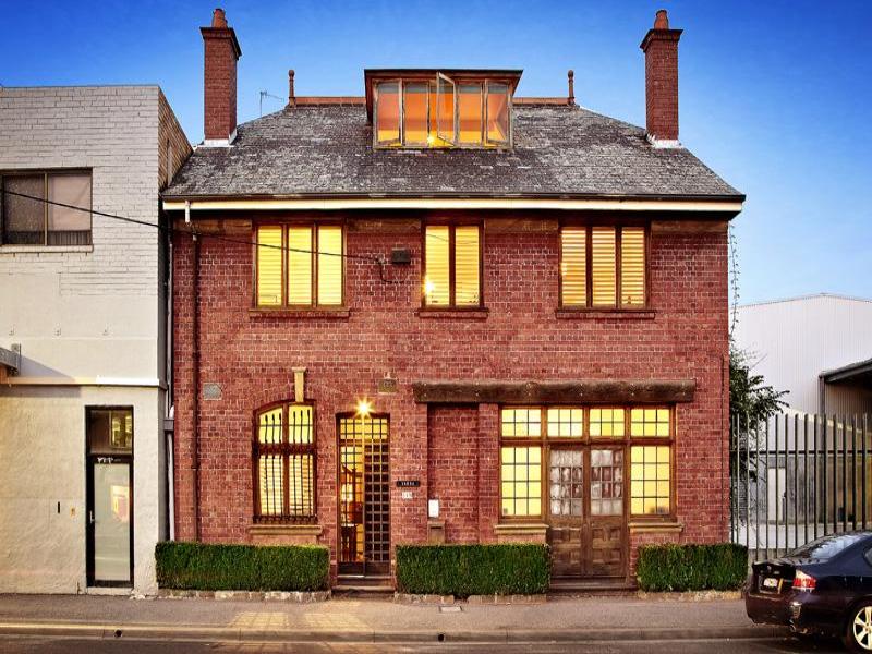 Amp house. БРИК Хаус Англия. БРИК Хаус Brick House Оса. Лондон здания из красного кирпича. Кирпичный стиль в архитектуре.