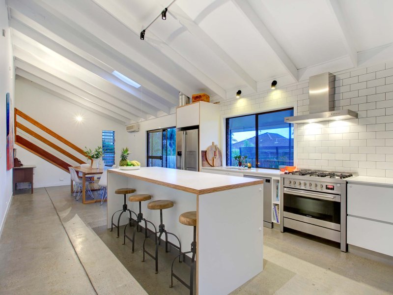 39 Rowena Street, Kenmore, Qld 4069 Property Details