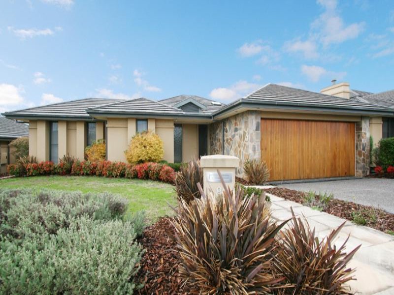 8 Carnoustie Lane, Chirnside Park, VIC 3116