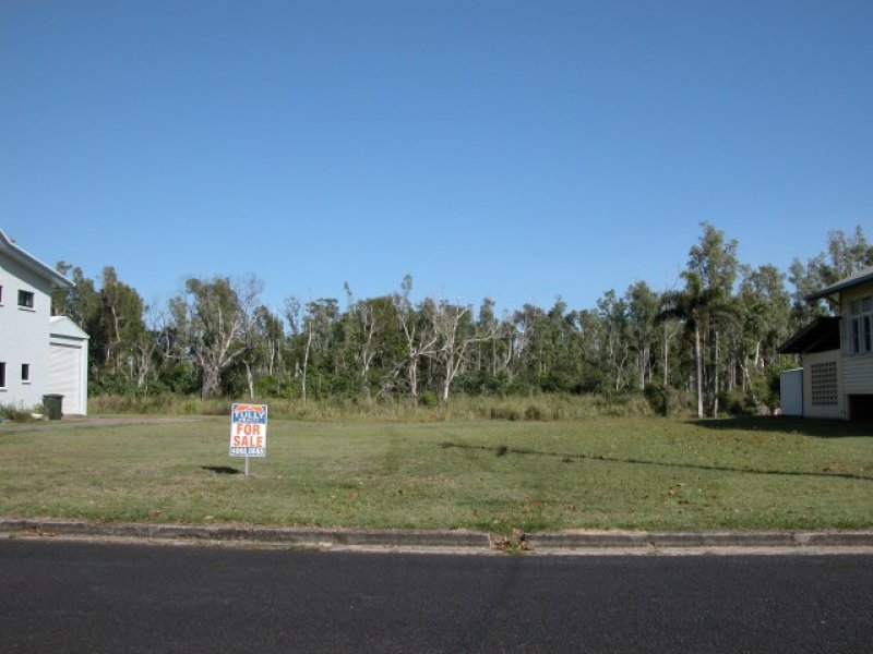 119 Taylor Street, Tully Heads, QLD 4854