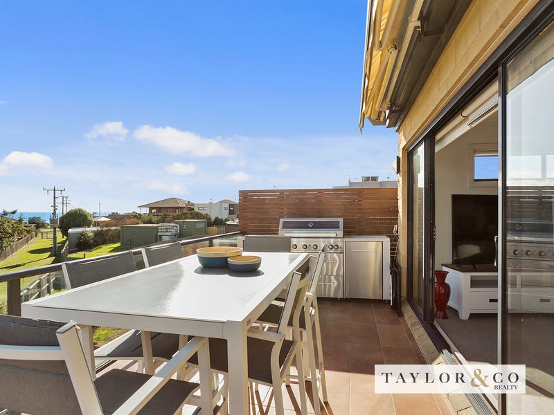 2 yacht court mornington vic 3931