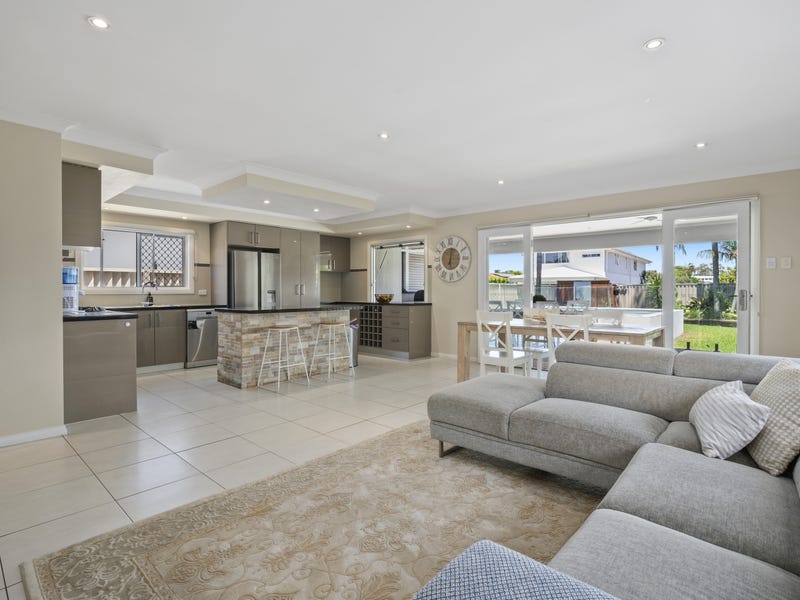 80 Chainey Avenue, Miami, Qld 4220