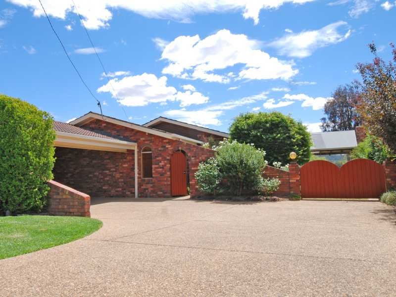 25 Maple Road, Lake Albert, NSW 2650
