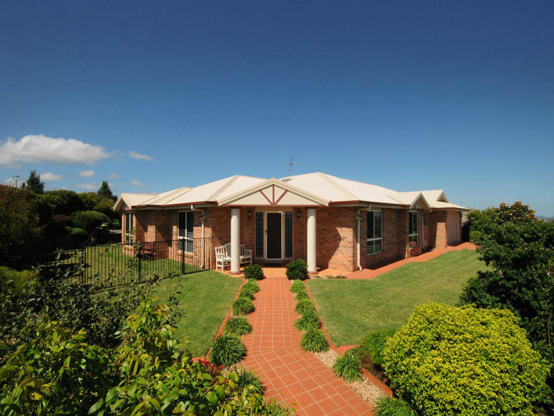 12 Campbell Drive, Highfields, Qld 4352 Property Details