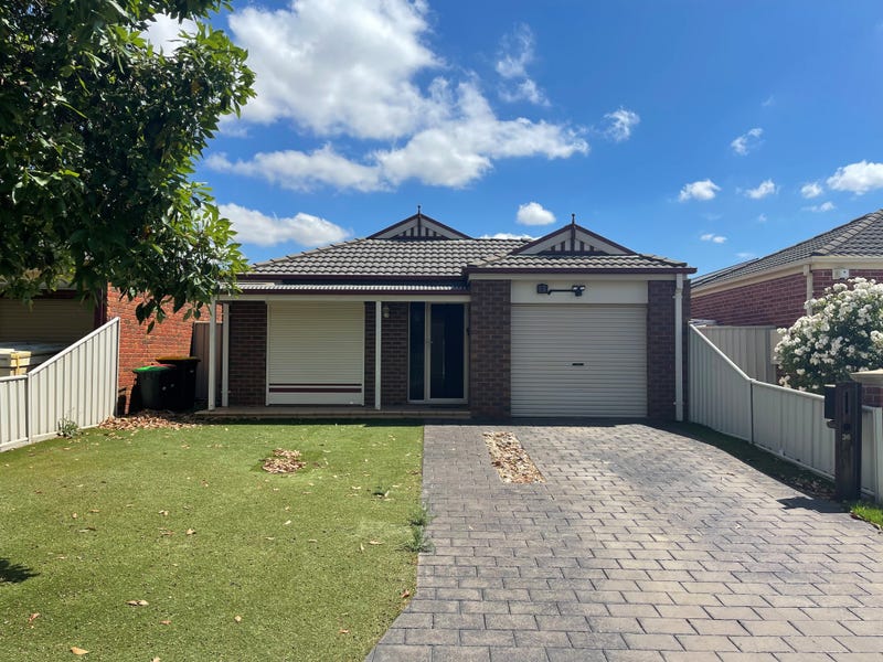 36 Grampians Way, Caroline Springs, VIC 3023