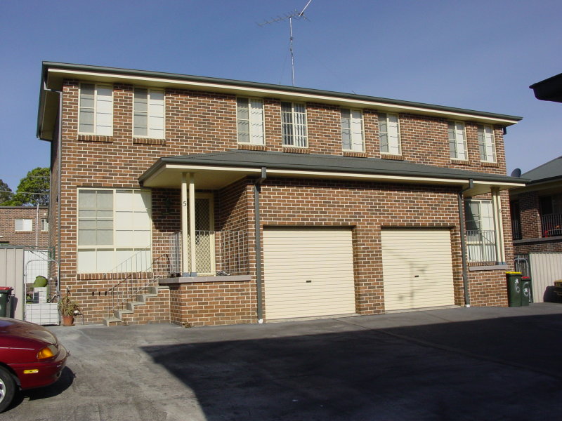 1 Mcintosh Street, The Oaks, NSW 2570