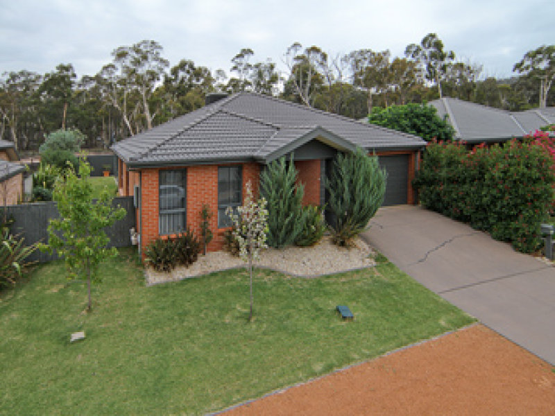 10 Pemberton Place, Jerrabomberra, NSW 2619