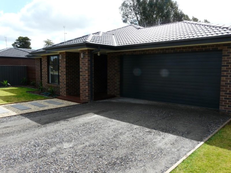 142 Deniliquin Street, Tocumwal, NSW 2714