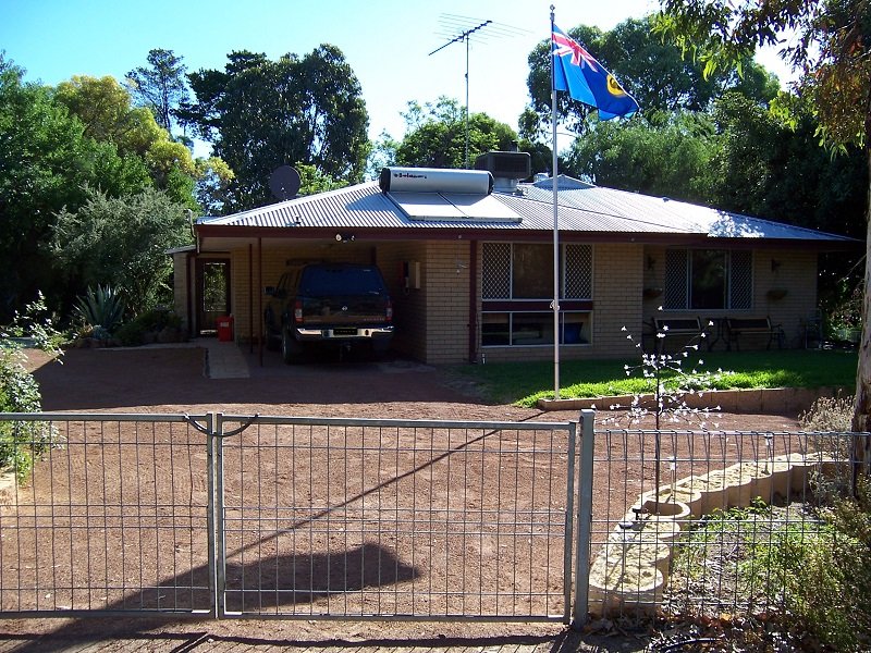 16 Berry Brow Road, Bakers Hill, WA 6562