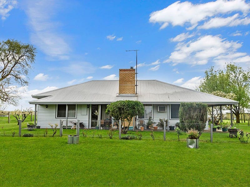 5994 HAMILTON HIGHWAY, Penshurst, Vic 3289 Property Details