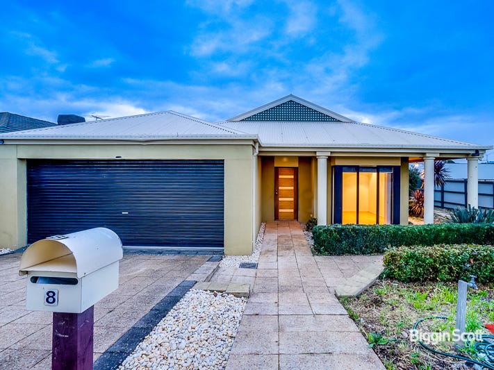 8 Thomas Carr Drive, Tarneit, Vic 3029 Property Details