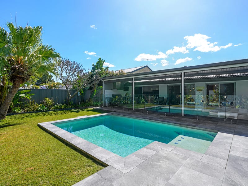 4 Metricup Court, Mermaid Waters, QLD 4218 - realestate.com.au