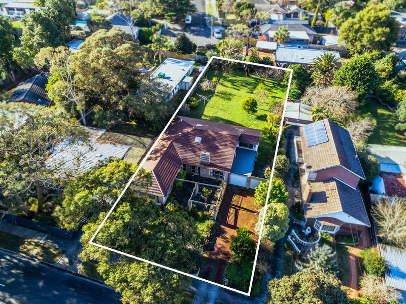 17 Kalmia St, Frankston, Vic 3199 Property Details