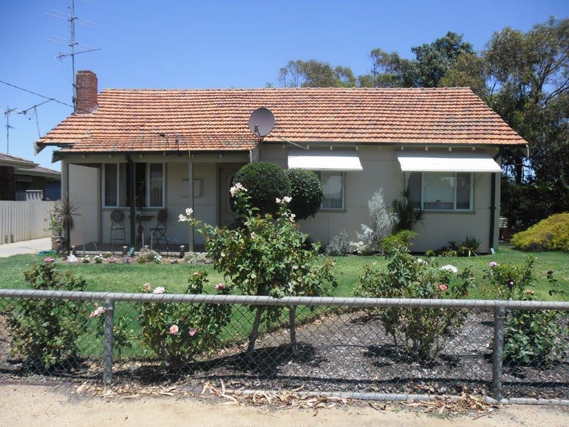 4 Robertson Street, Carnamah, WA 6517