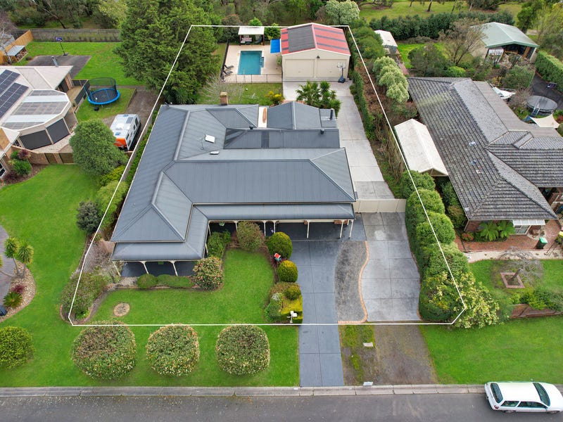 102 Yarralumla Drive, Langwarrin, Vic 3910 Property Details