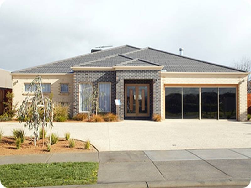 2 The Esplanade, Narre Warren South, VIC 3805