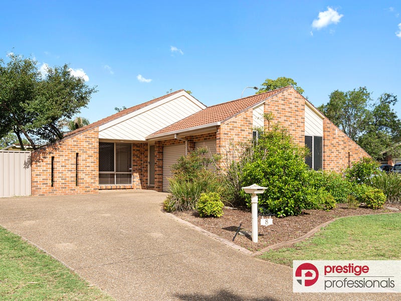 8 Haughton Court, Wattle Grove, NSW 2173