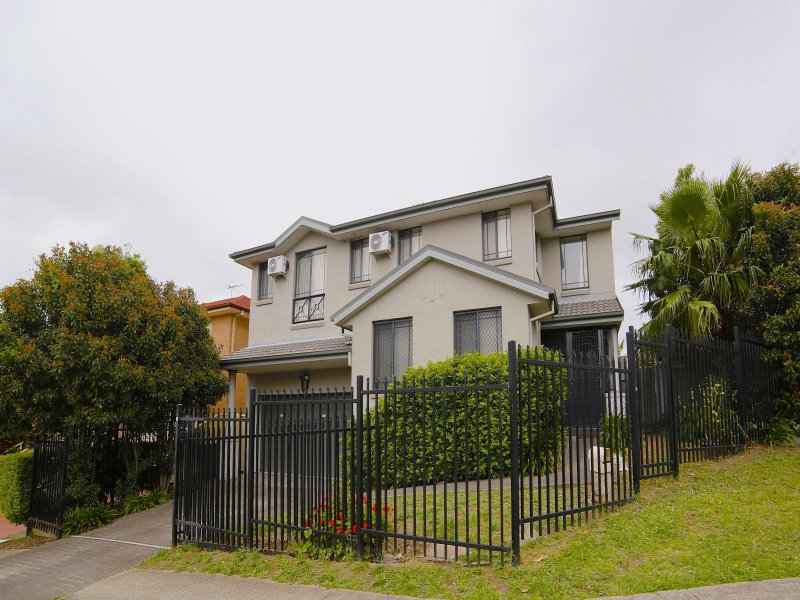 2 Kendall Drive, Casula, NSW 2170 Property Details