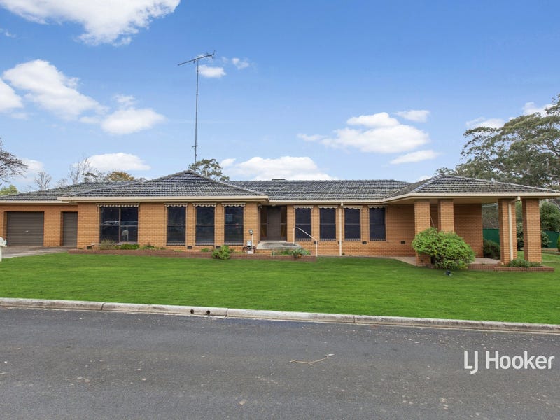 76 Mollison Street, Broadford, Vic 3658 Property Details