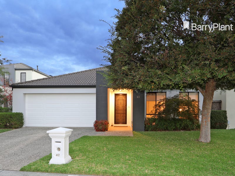 42 Sovereign Manors Cres, Rowville, VIC 3178
