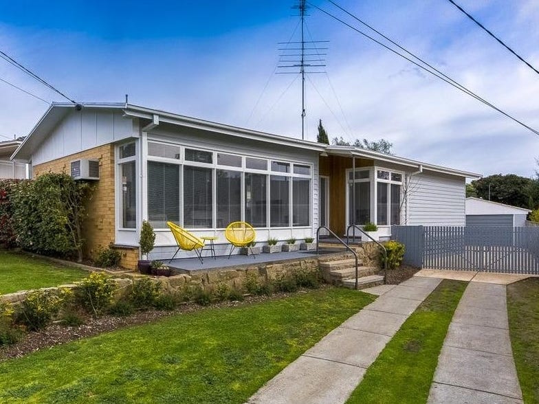 21 Moreton Bay Drive, Highton, VIC 3216