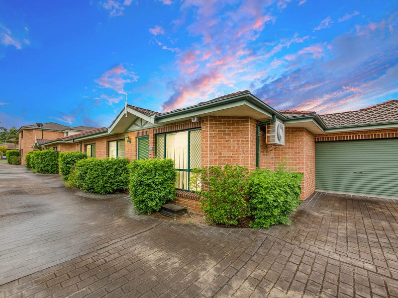 3/4 Old Kent Road, Greenacre, NSW 2190