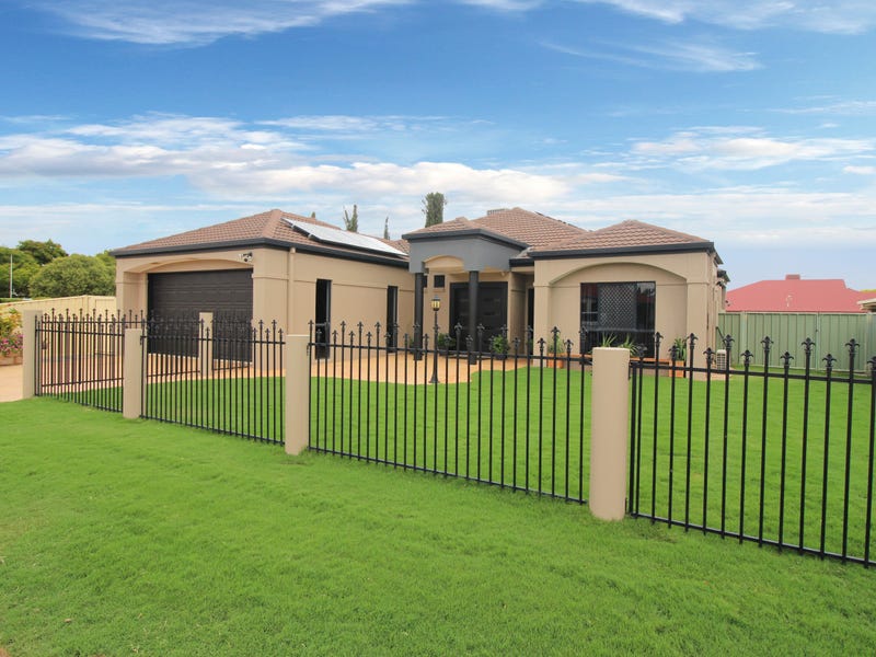 28 Jeppesen Drive Emerald Qld 4720 Realestate Com Au