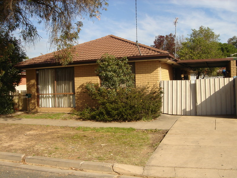 34 Lake Street, Lake Albert, NSW 2650