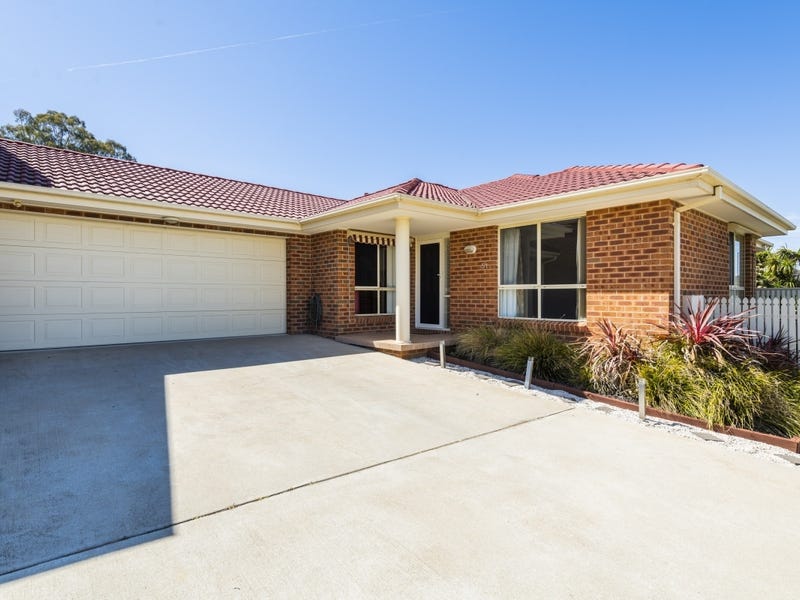 51 Elizabeth Crescent, Queanbeyan, NSW 2620 - House for 