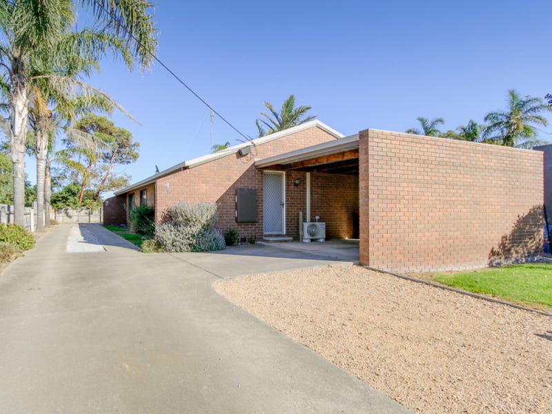 1 15 Merrangbaur Street Lakes Entrance Vic 3909