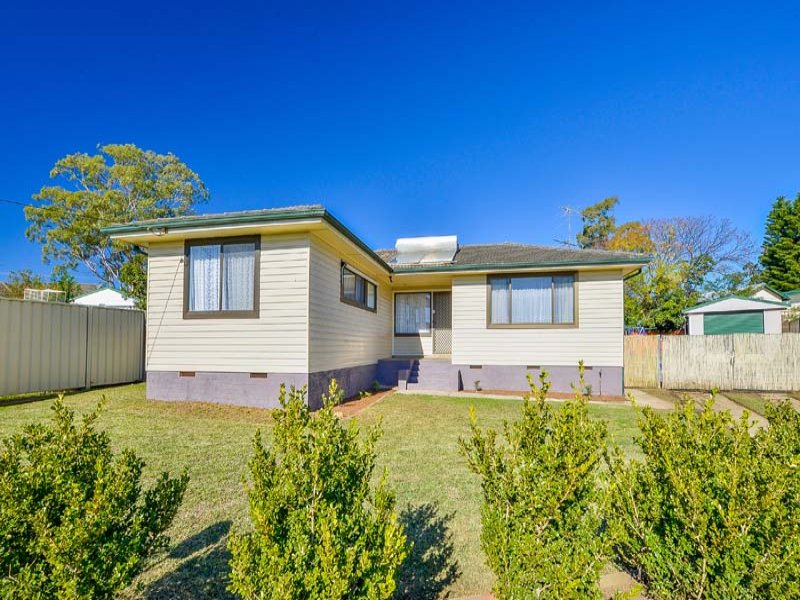 6 Seddon Place, Campbelltown, NSW 2560 Property Details