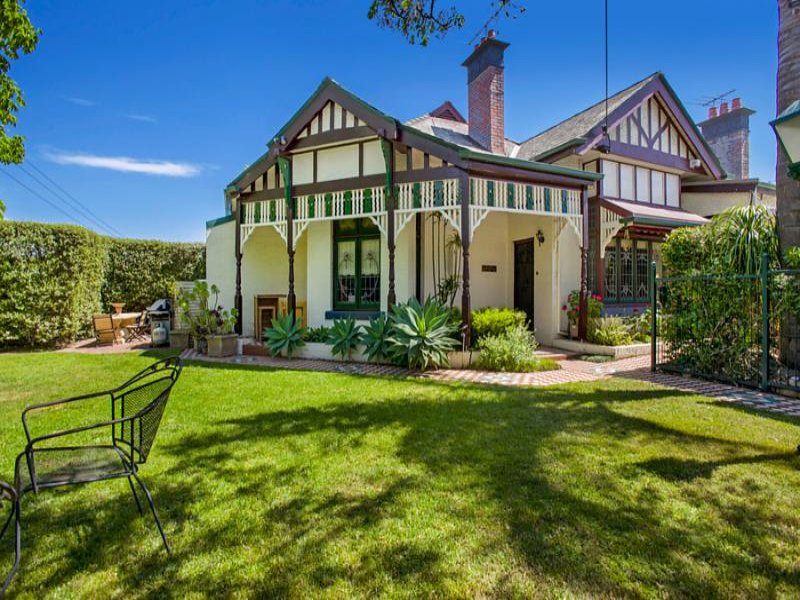 2/56 Brewster Street, Essendon, Vic 3040 Property Details