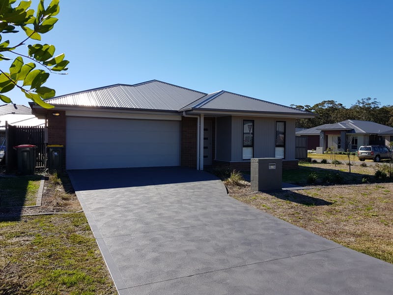 35 Rosemary Street, Fern Bay, NSW 2295