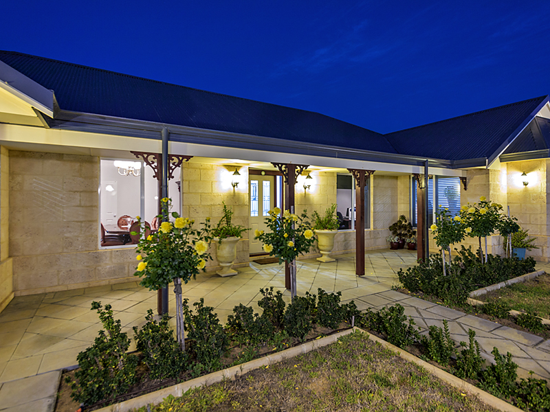 11 Brown Lane, White Peak, WA 6532