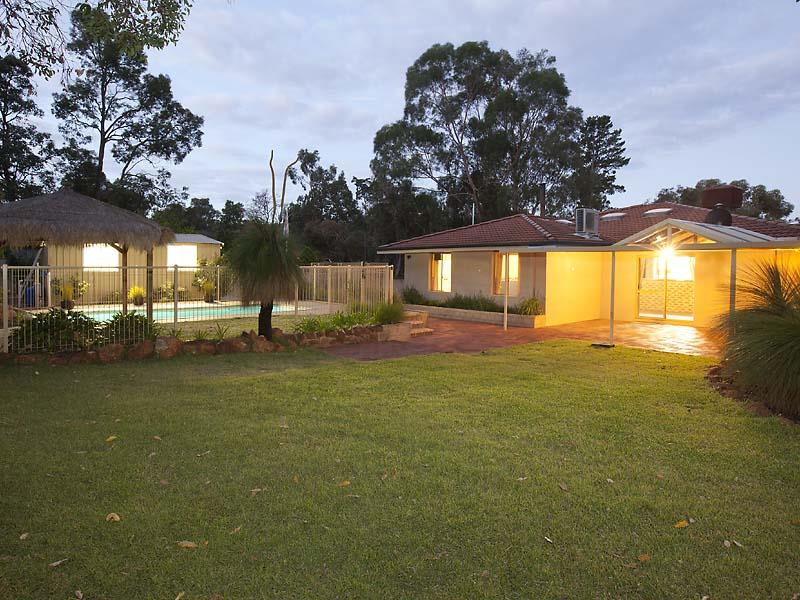 8 Lenore Street, Roleystone, WA 6111 Property Details