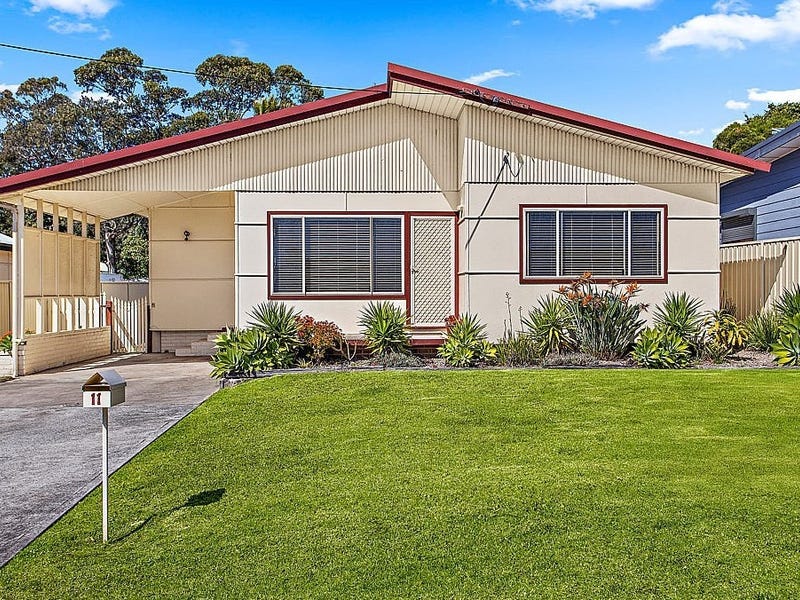 11 Griffiths Street, Oak Flats, NSW 2529