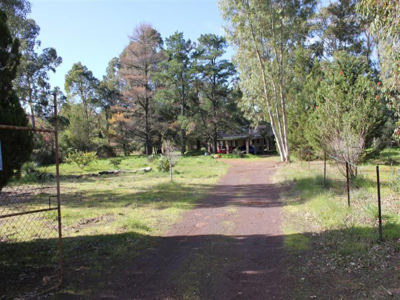 10 Kawina Road, Bickley, WA 6076 Property Details