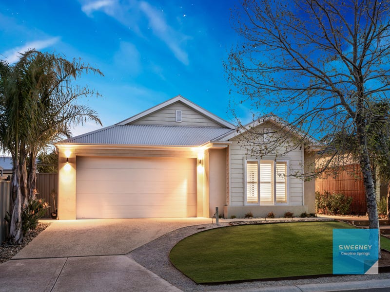 6 Scotsburn Place, Caroline Springs, VIC 3023